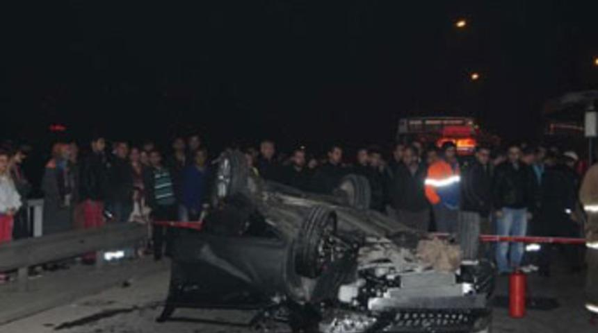 İzmir'de feci kaza; 3 &ouml;l&uuml;