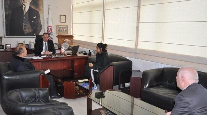 Şampiyon Taekwondocudan Başkan Dalgı&ccedil;&rsquo;a Ziyaret