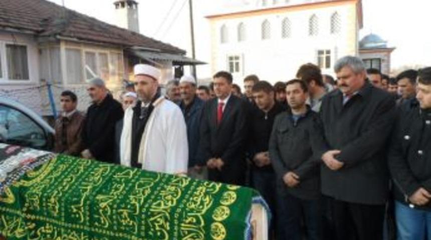 Kayınpederi tarafından &ouml;ld&uuml;r&uuml;len Ayşe G&uuml;nay toprağa verildi