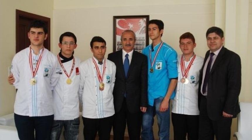 Gen&ccedil; Aş&ccedil;ılar Fethiye'ye 7 Altın Madalya İle D&ouml;nd&uuml;