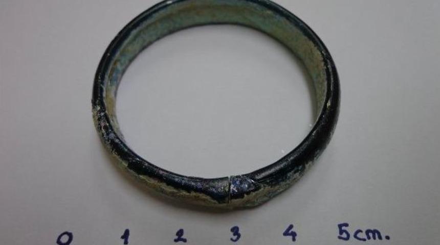 Konya&rsquo;da Roma D&ouml;nemine Ait 3 Cam Bilezik Bulundu