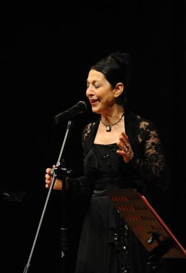 T&uuml;rk&uuml;lere Farklı Yorum 1