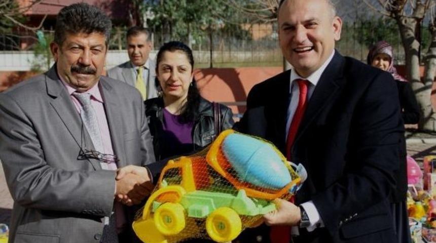 Erzin&rsquo;de Minik &Ouml;ğrencilere Oyuncak