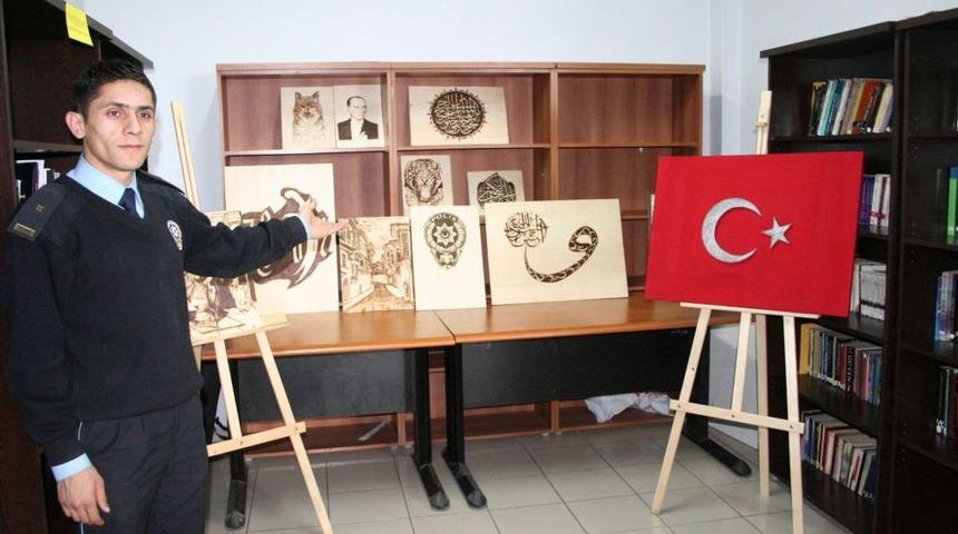 Sanat&ccedil;ı Polis Adayı Yaptığı Resimlerle Ilgi Odağı