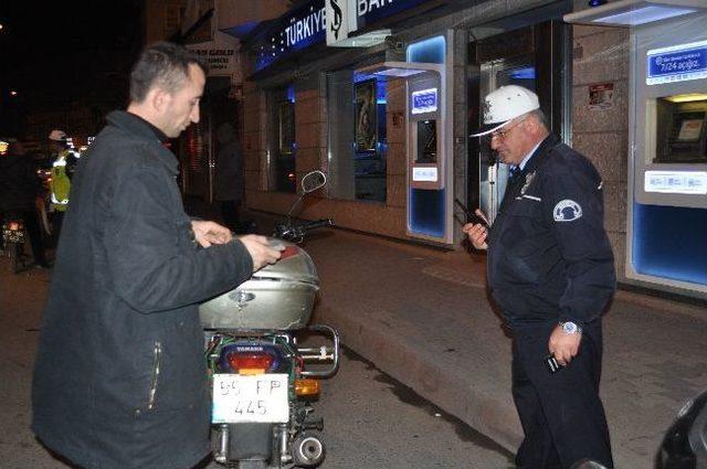 Bafra’da Trafik Ekipleri İşi Sıkı Tutuyor