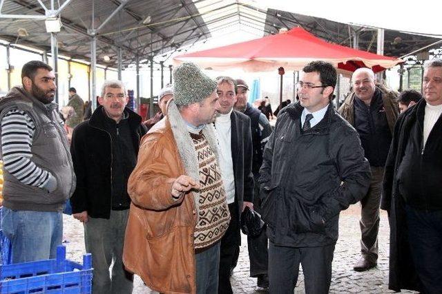 Başkan Gönenç, Pazar Esnafının Sorunlarını Dinledi