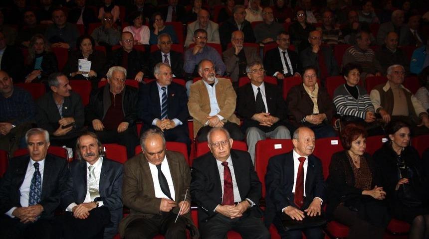 T&uuml;rk: Kur&rsquo;an Meclis K&uuml;rs&uuml;s&uuml;ne Konulup Yemin Edilirse, Şaşmamak Gerekir