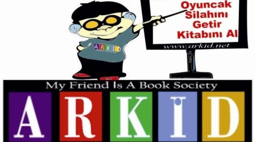 &lsquo;oyuncak Silahını Getir, Kitabını Al&rsquo; Etkinliği