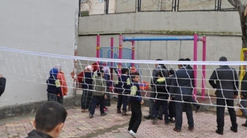 Sason Kaymakamı Y&ouml;r&uuml;k'ten Oyun Alanı A&ccedil;ılışı