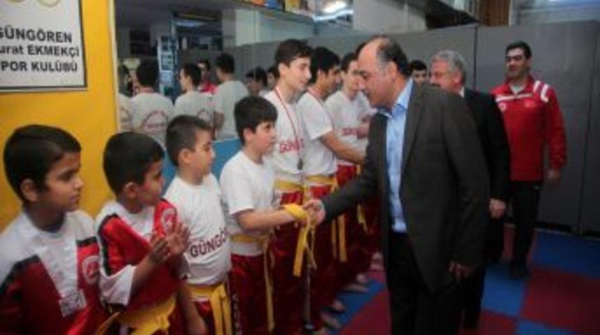 G&uuml;ng&ouml;ren Murat Ekmek&ccedil;i Spor Kul&uuml;b&uuml;, İstanbul Şampiyonu Oldu