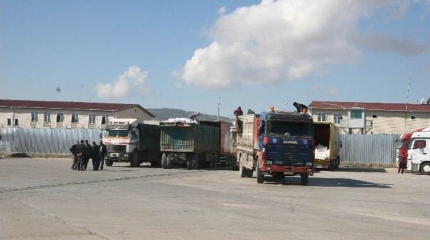 Suriye'ye İnsani Yardımlar &Ccedil;ığ Gibi B&uuml;y&uuml;yor