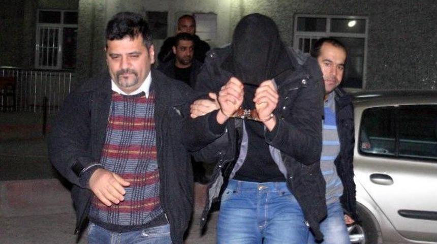 Polise Bı&ccedil;ak &Ccedil;eken Sucuk Hırsızı Uyuşturucu Alırken Yakalandı