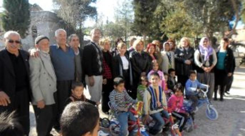 Dp'li Kadınlar &Ccedil;ocukları Sevindirdi