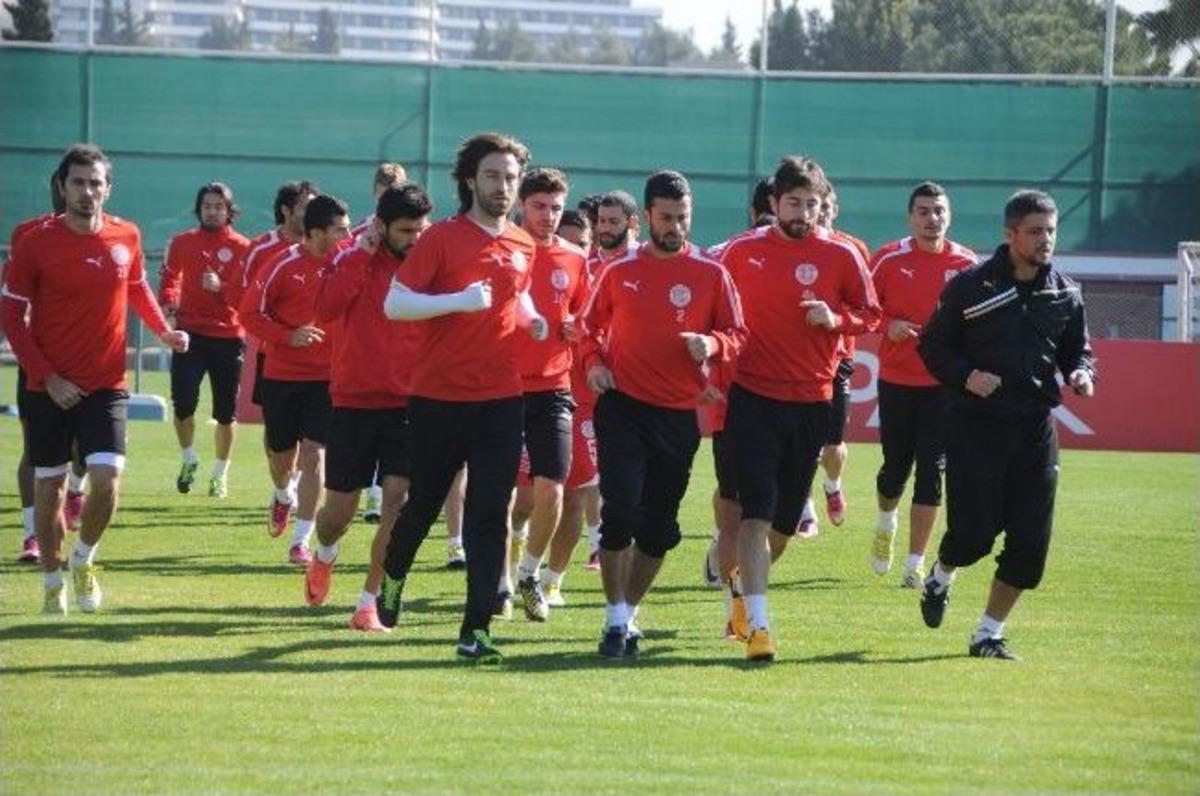 Medical Park Antalyaspor&rsquo;da Kardemir D.&ccedil;. Karab&uuml;kspor Mesaisi S&uuml;r&uuml;yor