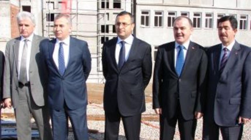 Denizli'de Imeceyle Yapılan Meslek Lisesinin Y&uuml;zde 65'i Tamamlandı