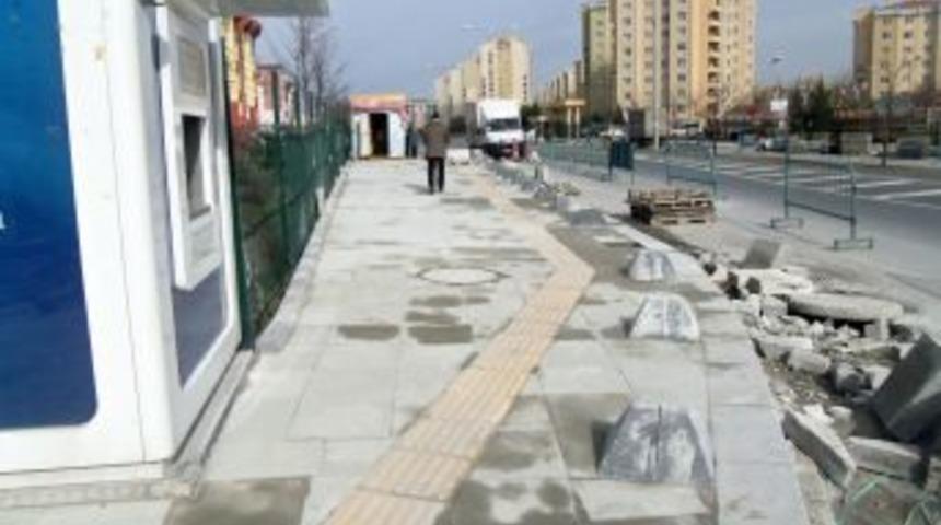 Başakşehir Belediyesi, Yol &Ccedil;alışmalarına Yeşil Vadi Caddesi'yle Devam Ediyor