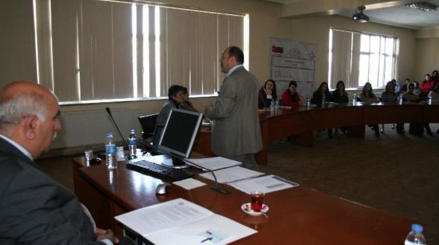 Kars&rsquo;ta &ldquo;kadınların Sosyal Hayata Katılımı&rdquo; Konulu Eğitim Semineri D&uuml;zenlendi