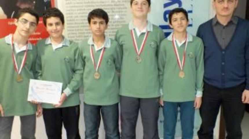 &Ouml;zel &Ccedil;ağlayan İlk&ouml;ğretim Okulu &Ouml;ğrencilerinin Uluslararası Başarısı