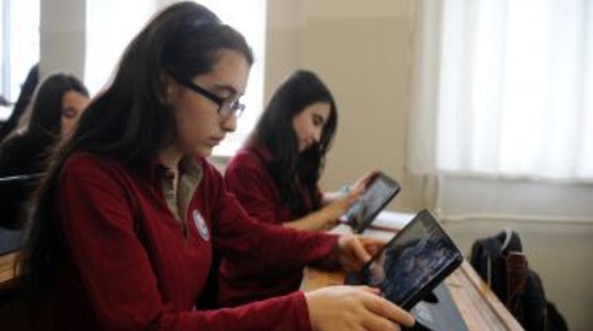 &Ouml;ğrenciler, Tabletlerden &lsquo;Vali Amca&rsquo;ya Twitt Atamayacak