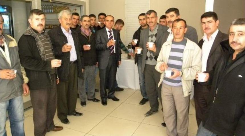 S&uuml;t &Uuml;reticilerinin Genel Kurulunda &Ccedil;ay Yerine S&uuml;t İkram Edildi