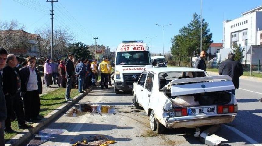 Tır Otomobile &Ccedil;arptı: 1 Yaralı