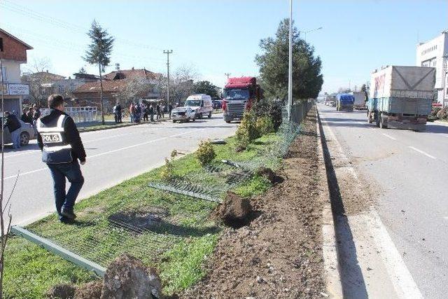 Tır Otomobile Çarptı: 1 Yaralı 2