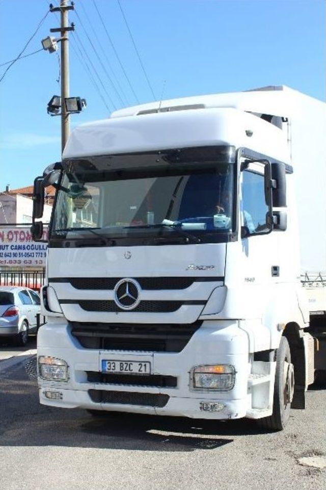 Tır Otomobile Çarptı: 1 Yaralı 3