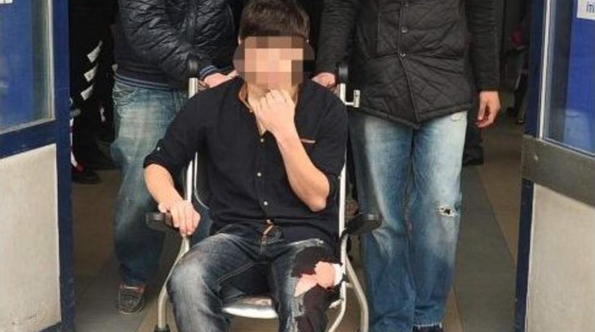 Liselilerin Şakalaşmasında Kan D&ouml;k&uuml;ld&uuml;