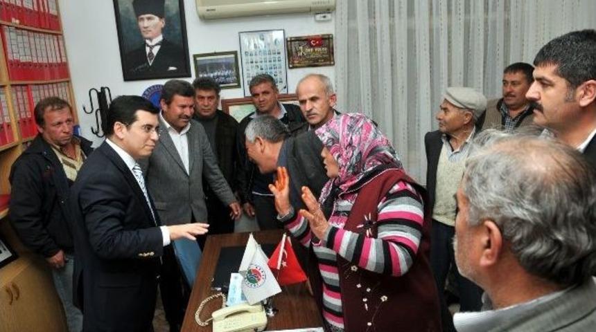 Başkan T&uuml;t&uuml;nc&uuml; Baraj Mahallesi&rsquo;ni Ziyaret Etti