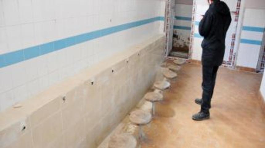 Hırsızlar, Iki Camiyi Musluksuz Bıraktı