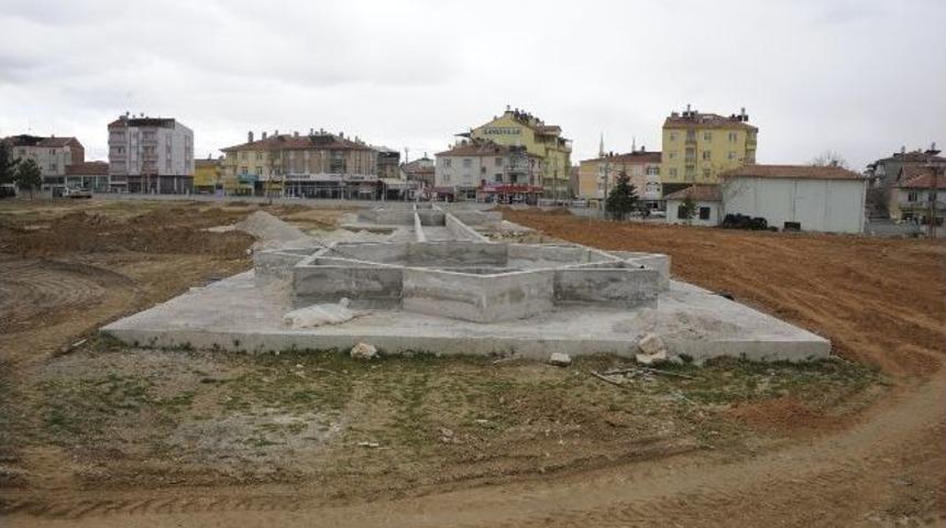 Karaman'da G&uuml;l Bah&ccedil;esinin Yapımı Devam Ediyor