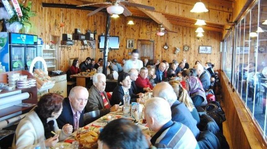 Ak&ccedil;akoca Chp Y&ouml;netim Kurulları Toplu Kahvaltı Yaptı
