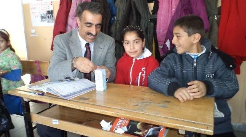 Varto&rsquo;da &ldquo;okul S&uuml;t&uuml; Akıl K&uuml;p&uuml;&rdquo; Projesi