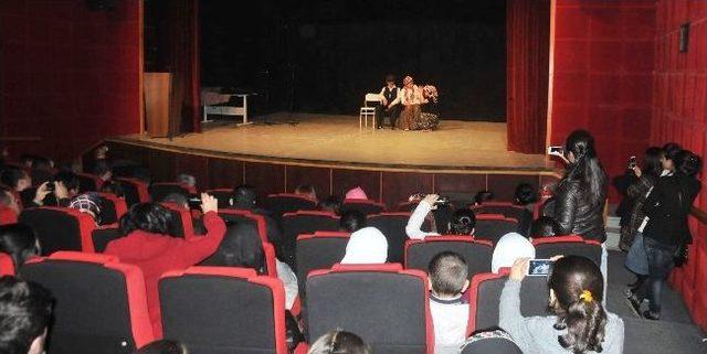 Şırnak ta  sesini Duyur Şırnak  Oyunu Sergilendi 2