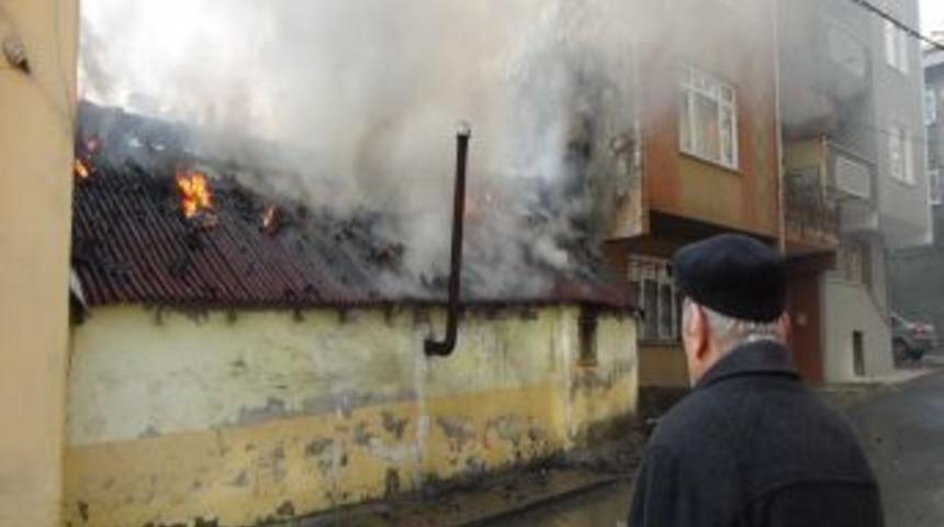 Evde Bırakılan &Ccedil;ocuklar &Ouml;l&uuml;mden D&ouml;nd&uuml;