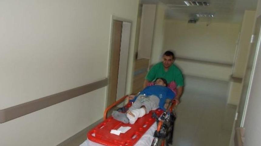 İlkokul &Ouml;ğrencilerine Araba &Ccedil;arptı