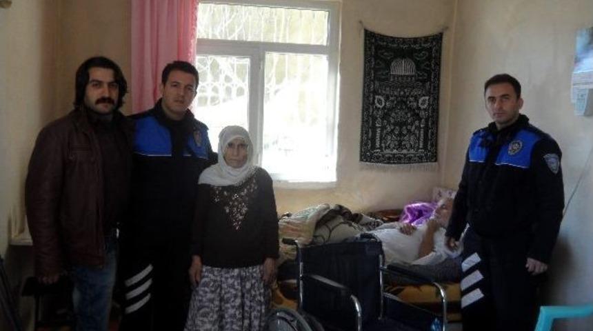 Engelli Vatandaşa Tekerlekli Sandalye Verildi