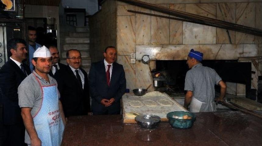 Vali Kızılcık Ve Başkan G&uuml;mr&uuml;k&ccedil;&uuml;oğlu&rsquo;ndan Pazarkapı Esnafına Ziyaret