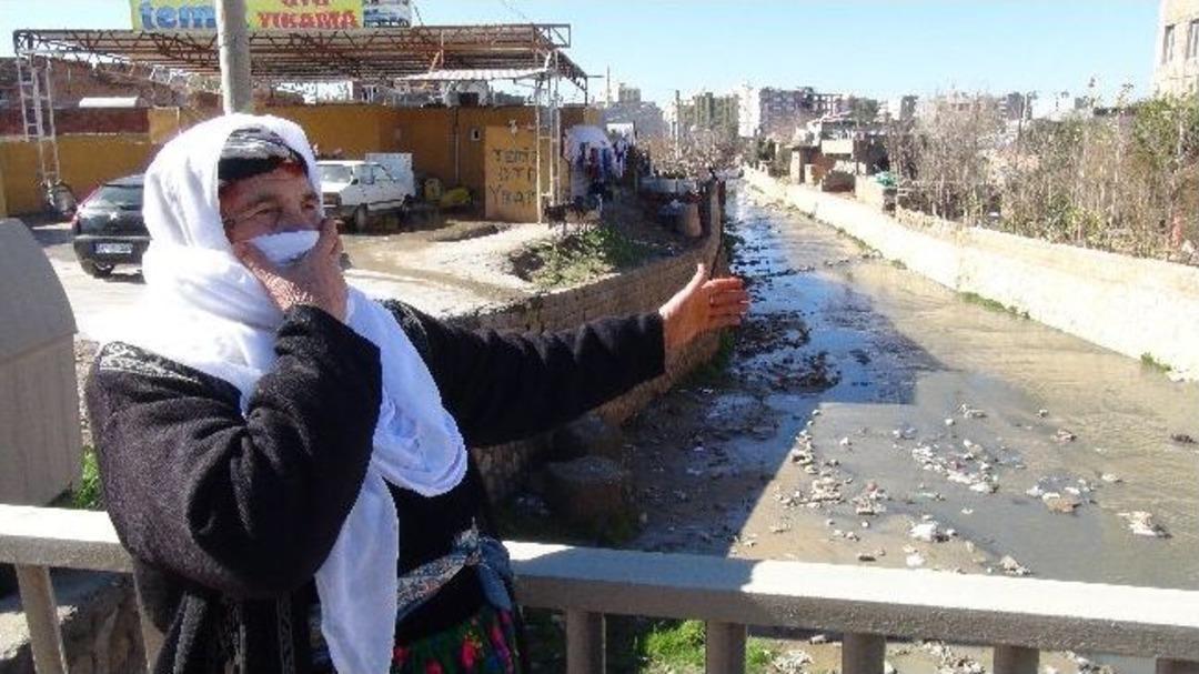 Kızıltepeliler Dereden Gelen K&ouml;t&uuml; Kokuya Tepki G&ouml;sterdi