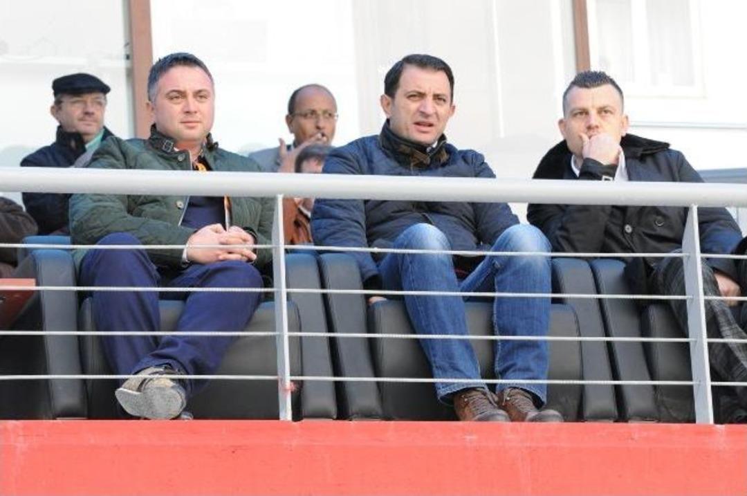 Manisa Belediyespor Uşak &Ouml;zel İdarespor&rsquo;u Rahat Ge&ccedil;ti