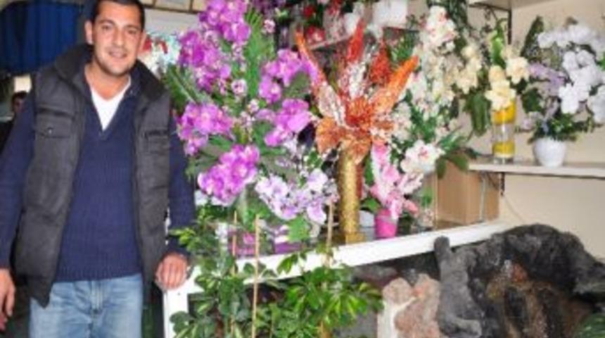 &Ccedil;ı&ccedil;ek&ccedil;ıler Kazan&ccedil;lı, Sevgılıler Mutlu