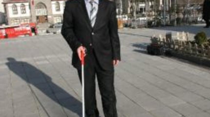 Engelliler Başbakan&rsquo;ın S&ouml;zlerini Sevin&ccedil;le Karşıladı