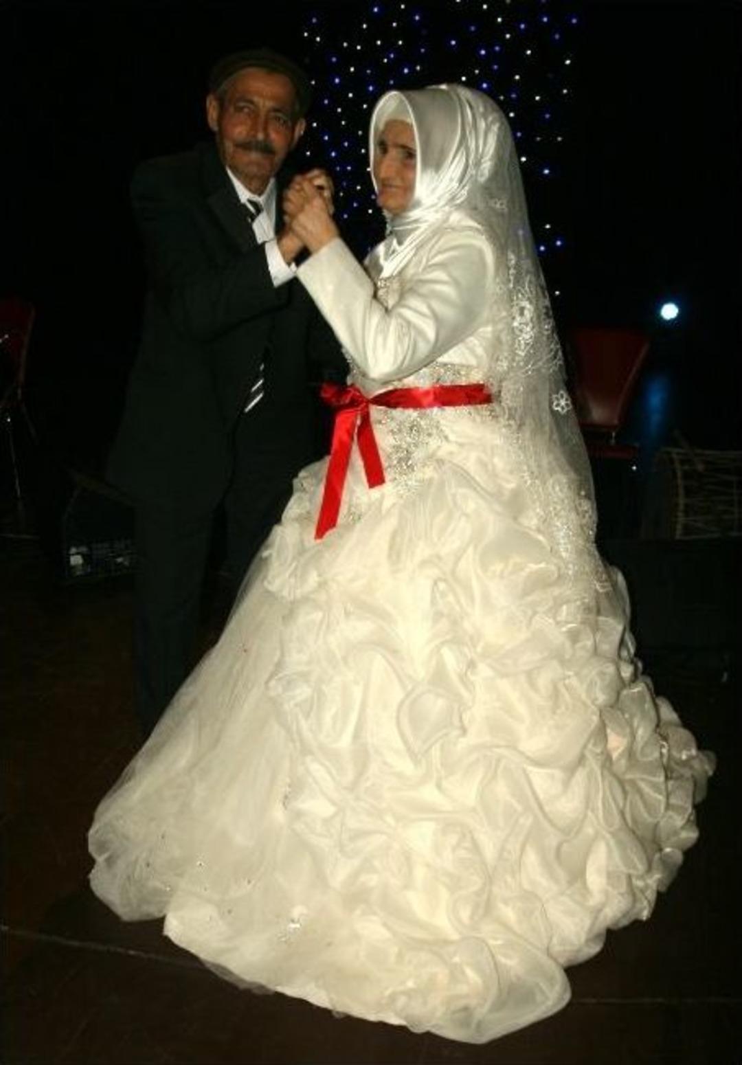 14 Şubat Sevgililer G&uuml;n&uuml;n&uuml; Nikah Tazeleyerek Kutladılar