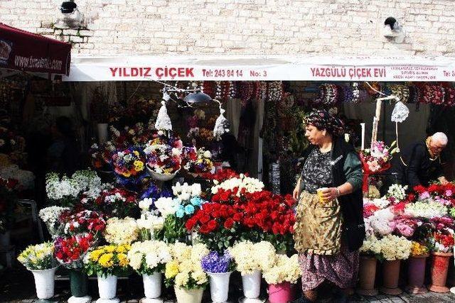 &Ccedil;i&ccedil;ek&ccedil;iler 14 Şubat&rsquo;a Hazır 1