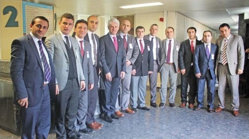 Ak Gen&ccedil;ler Başkentte