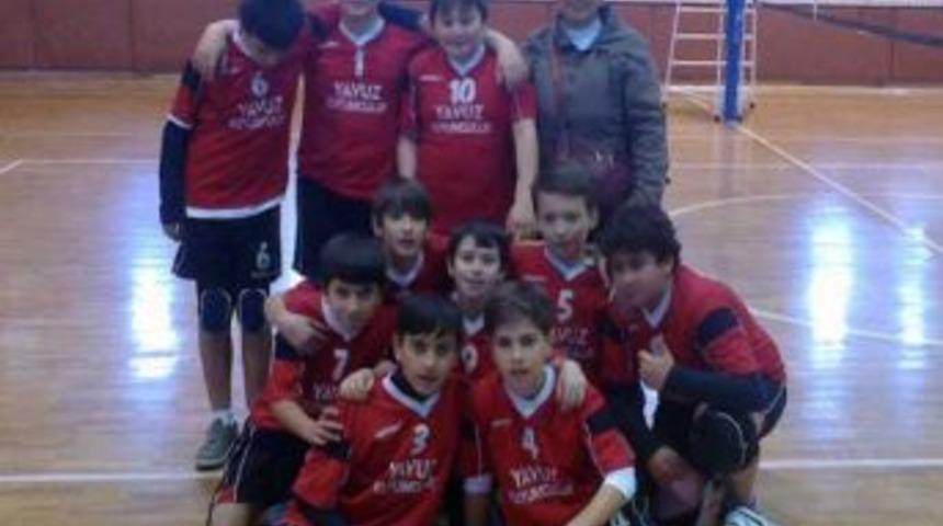 Şampiyon &Ouml;ğrenciler, Okullarına Spor Salonu Istedi