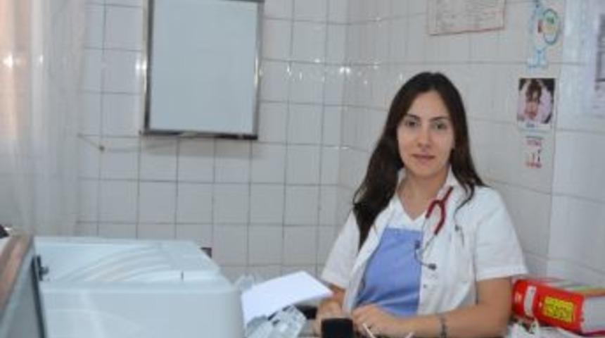 Bebeklere İlk 6 Ay Mutlaka Anne S&uuml;t&uuml; Verilmeli