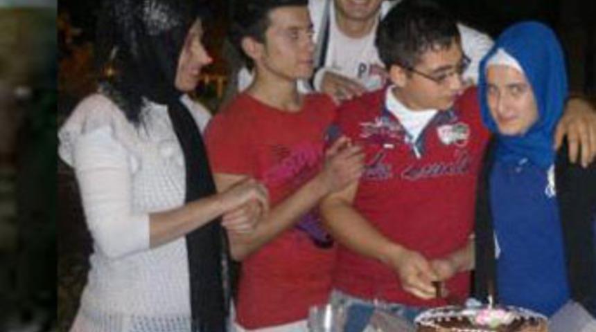 Gen&ccedil; kız tabancayla vurulmuş olarak bulundu