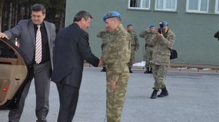 Vali Yılmaz 1. Komando Tugayını Ziyaret Etti