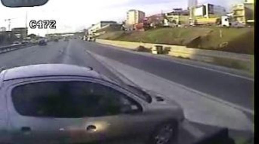 Otoyolda &Ouml;l&uuml;ml&uuml; Kaza Otob&uuml;s Kamerasında